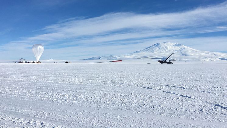 Ett vetenskapligt ballongexperiment förbereds just nu på Antarktis. IRF har ett infraljudsexperiment ombord. Foto: NASA’s Wallops Flight Facility
