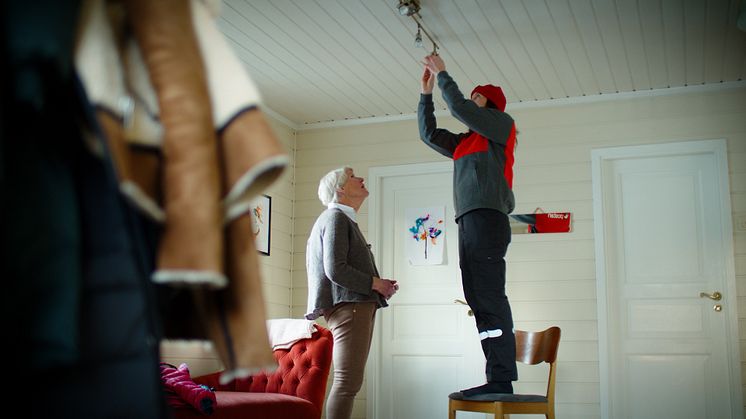 Posten og Telenor tester en ny tjeneste der postbud kan komme på besøk til personer som har behov for det. Illustrasjonsfoto: Petter Sørnæs