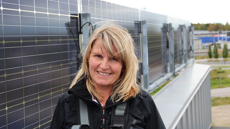 Solcellspanelerna kommer att vara av samma dubbelsidiga typ som Luleå Energi satt upp på sitt eget kontorstak 2016. 