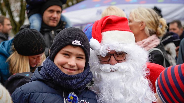 Nick Bayer aus Treysa freute sich über Süßigkeiten vom Nikolaus.