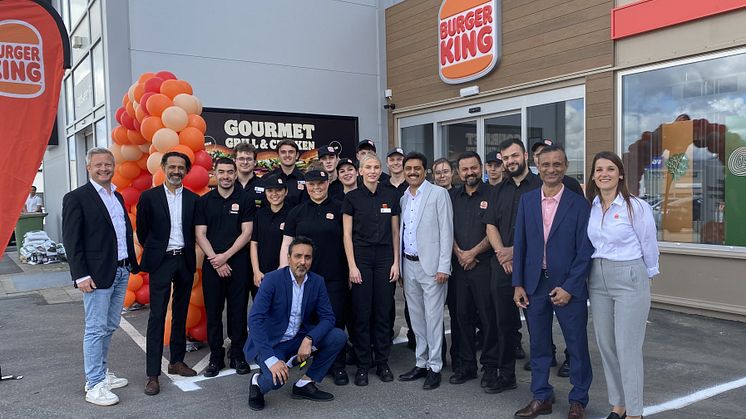 Teamet på Burger King Pindsle ønsker velkommen til den nye restauranten.