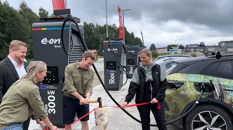 Huggare: Henrik Hoffman, Naturkompaniet På bilden även Johannes Nordin, Örnsköldsviks kommun Anna Holmgren, Naturkompaniet Marie Feuk, EDRI Sweden