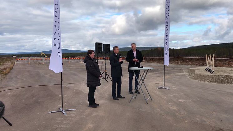 Närings- och innovationsminister Mikael Damberg, inleder spadtaget vid Scandinavian Mountains Aiport.