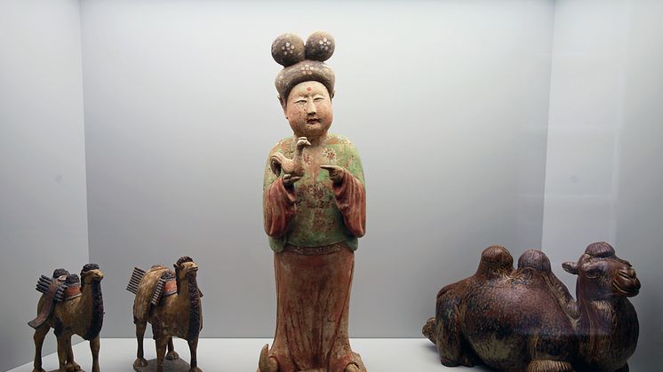 Frühchinesische Ausstellungsstücke und Stücke  des 20. und 21. Jahrhunderts