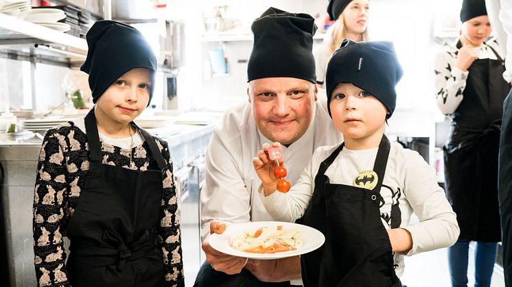 Michael Björklund och 500 barn bakom årets sommarmeny på Viking Line