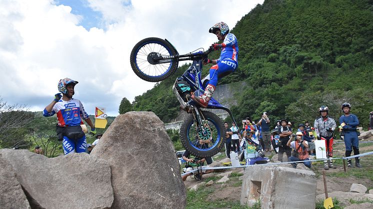 電動トライアルバイクTY-E 2.2で3戦連続表彰台となる2位を獲得した#2黒山健一（TY-E 2.2）