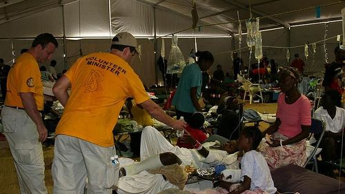 Scientologi-sponsrat beredskapsteam från Italien reser till Haiti.