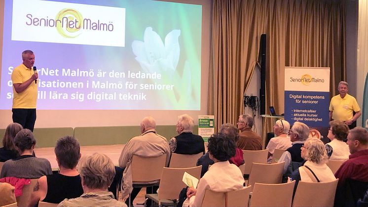 Stort intresse bland seniorer att lära sig mer om digital parkering 