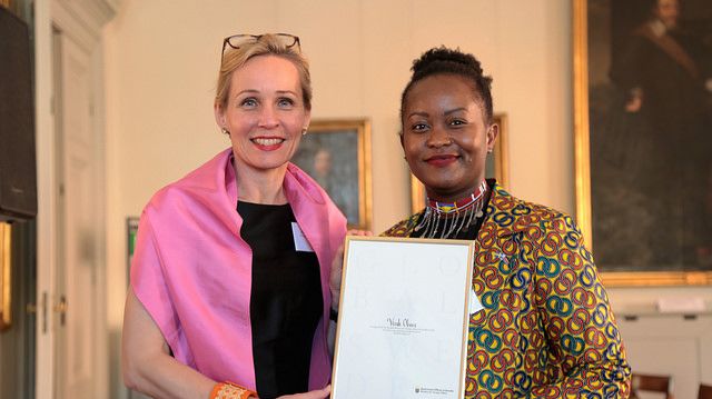 UD:s enhetschef för främjande och hållbart företagande Camilla Melander tillsammans med Högskolan Västs Global Swede 2018, Vera Obare. Foto: Per E Karlsson/Regeringskansliet