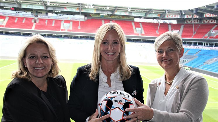 Fra venstre: Sølvi Spilde Monsen (konserndirektør i Manpower) Hege Jørgensen (leder for Toppfotball Kvinner) og Maalfrid Brath (konsernsjef i ManpowerGroup)