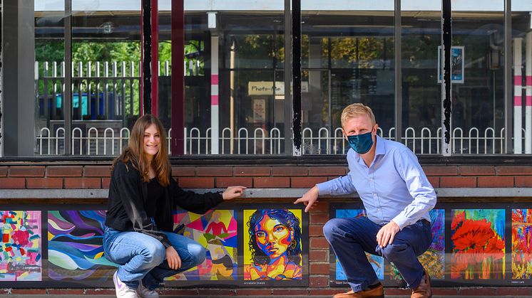 Platform paintings: Annabelle Shields, aged 14, shows Culture Secretary Oliver Dowden MP the portrait she created for Radlett station's platform gallery