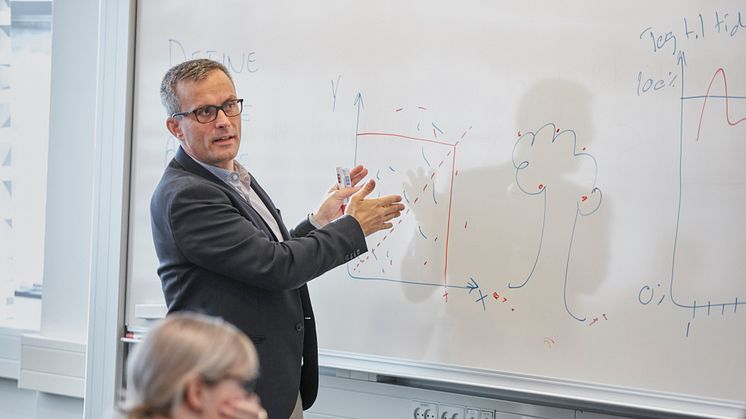 Den seneste gruppe Six Sigma-kursister har for nylig forladt undervisningslokalerne hos Vestas. Det er fjerde hold i rækken fra afdelingen Vestas Blades Module VPS siden de i 2021 genindførte undervisning af sine ansatte i procesoptimeringsteknikken.