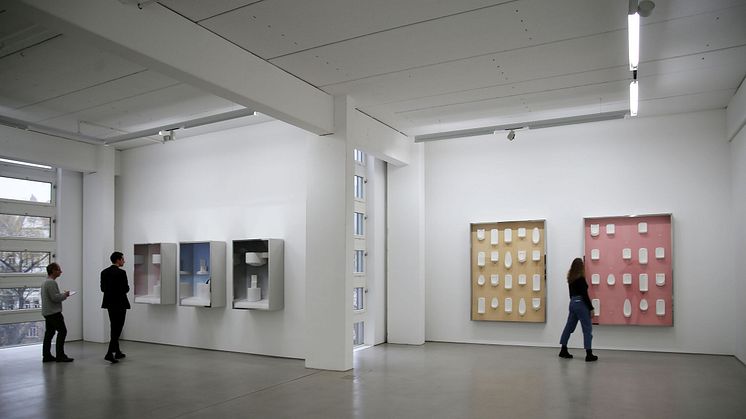 Ausstellung VITRINEN von Andreas Schmitten in der G2 Kunsthalle (Laufzeit: 27.1.-14.5.2023)