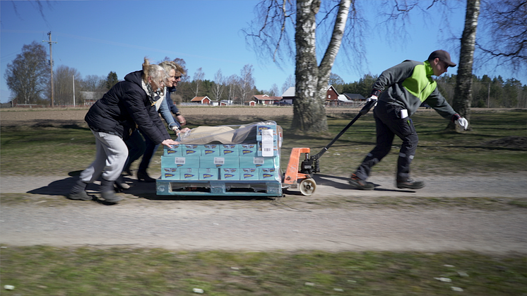 10 ton kattmat till hemlösa katter