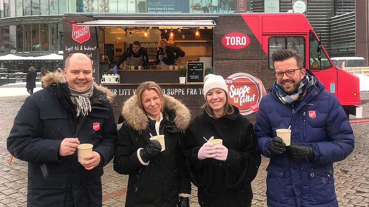 Fra venstre: Richard Tybring Aune, event- og kampanjeansvarlig i Frelsesarmeen, Johanne Kjuus,bærekraftsansvarlig i Orkla Foods, Janicke Myrholt, produktsjef i TORO og Geir Smith-Solevåg, kommunikasjonssjef i Frelsesarmeen.