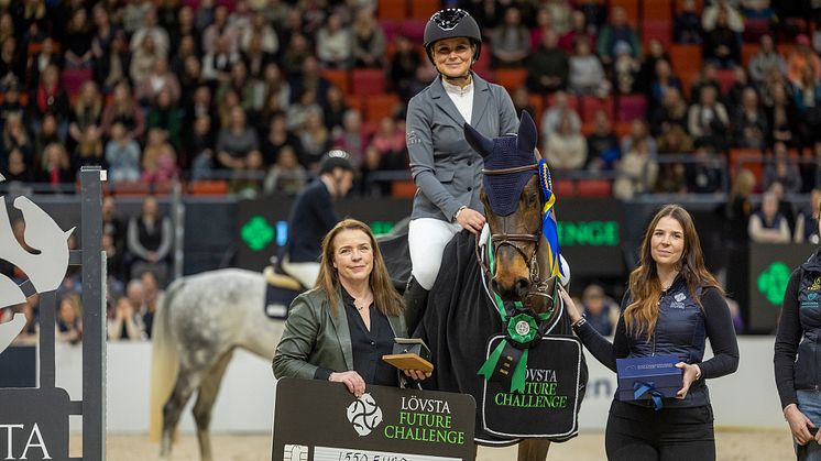 Nicole Holmén och Qurious HS tillsammans med Alexandra Mörner och Stella Röhlcke, foto Roland Thunholm