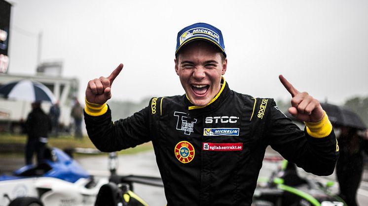 Linus Lundqvist drygade ut ledningen i Formula STCC Nordic