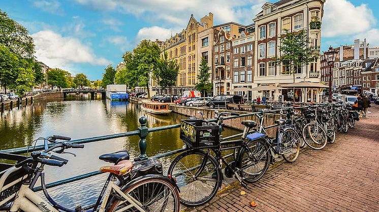 Et skue som de fleste nok kunne vænne sig til... Amsterdam er med dens fokus på bæredygtighed, 400 km cykelstier samt mange trafikstille veje en gedigen cykelby, men ligger lige uden for denne top fem-liste. Creat. Cmmns.