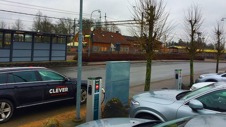 De nya laddstationerna vid järnvägsstationen i Osby