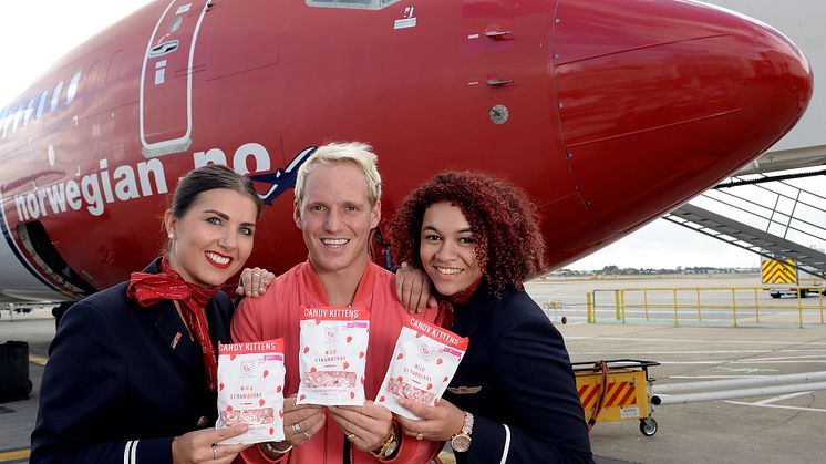 Jamie Laing with Norwegian cabin crew