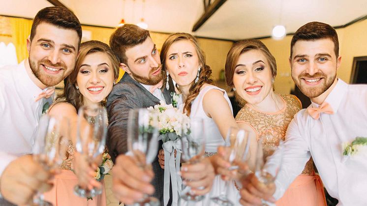 Pappaufsteller und Masken mit Foto für Hochzeiten sind sehr beliebt