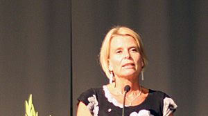 "Anhörigas insatser ska vara ett komplement till samhällets vård"