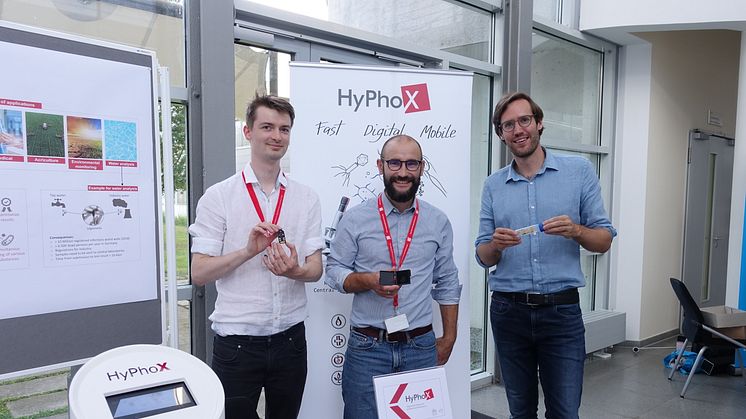 Das HyPhoX-Team: Dr. Martin Paul, CTO und Co-Founder, PD Dr. Dr.-Ing. habil. Patrick Steglich, CEO und Co-Founder, und Christoph Schumann, Business Lead. (Bild: HyPhoX
