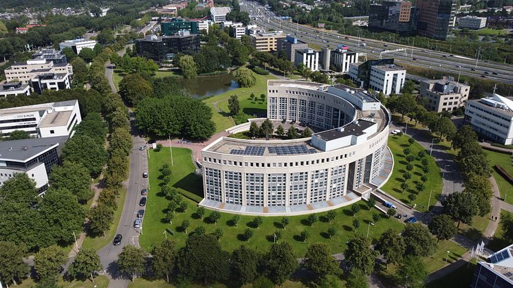 Photovoltaic systems on office building in Rotterdam; Image rights: Aroundtown SA