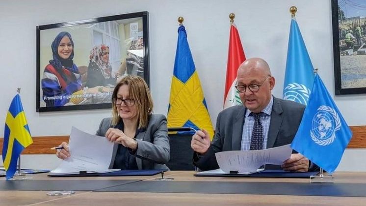 The-Swedish-Ambassador-to-Iraq-Jessica-Svardstrom-and-UNDP-Resident-Representative-in-Iraq-Auke-Lootsma.-Photo-UNDP-850x560