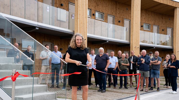 Endelig blev den røde snor klippet til de nye anneksværelser - HimmerLands transformation til et helhjertet resort er nu fuldendt