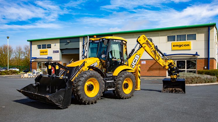 JCB 4CX with engcon Tiltrotator_1