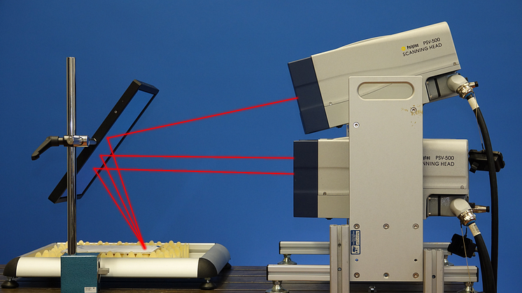 Die Arbeitsgruppe Maschinendynamik und Akustik der TH Wildau präsentiert ihre Forschungsarbeiten, hier die berührungslose Schwingungsmessung mit dem Polytec 3D Laserdopplervibrometer, auch auf internationaler Bühne. (Bild: Robert Pianowski)