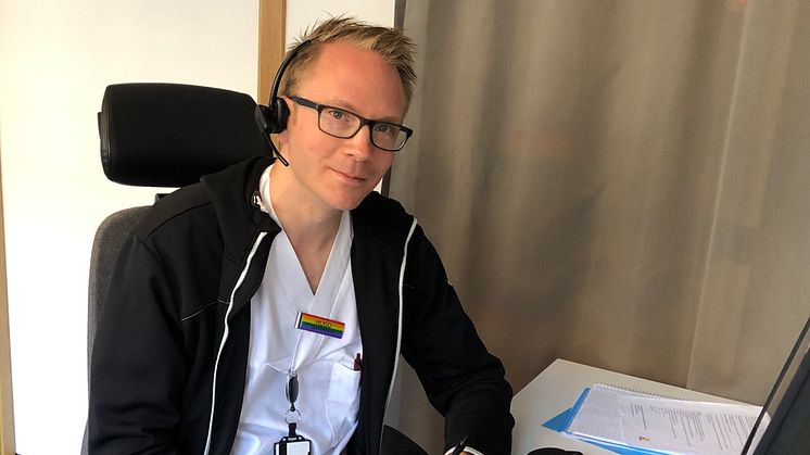 Sjuksköterskan Hugo Blomberg arbetar med smittspårning i Region Skåne.