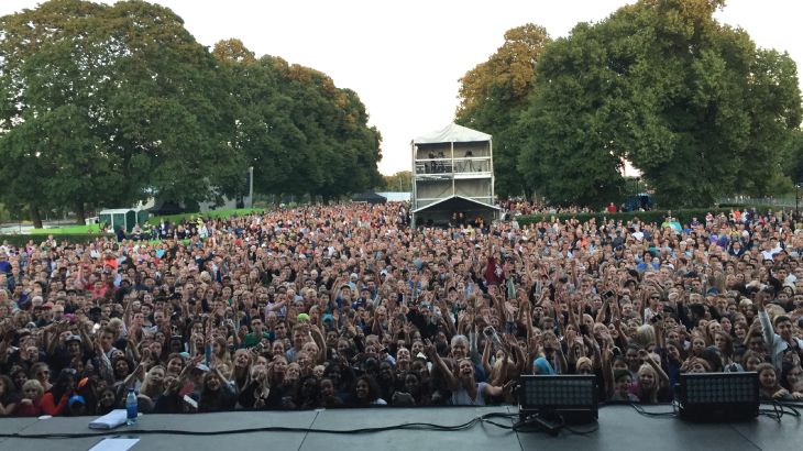 Sekunden innan Parkfestivalens huvudartist 2015,  Zara Larsson, klev upp på Strömsholmens stora scen.