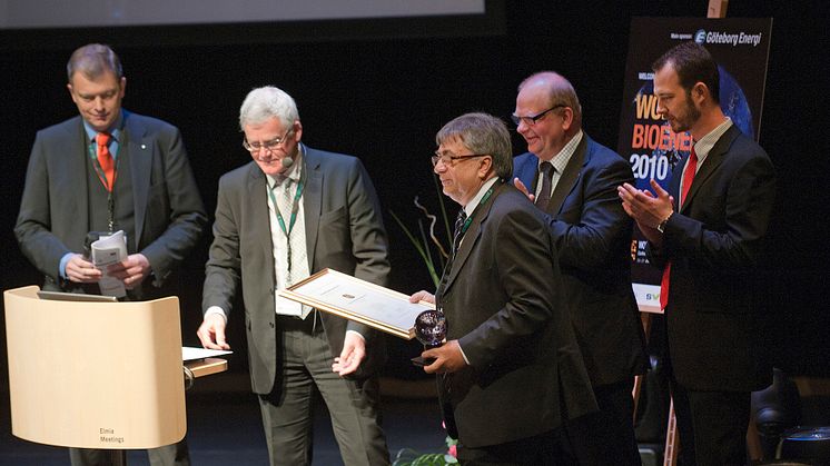 Laércio Couto får utmärkelsen the World Bioenergy Award 2010.