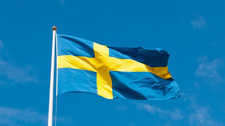 Svenska flagga som vajar i vinden foto: Pixabay