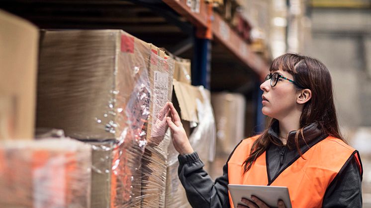 Økende netthandel og automatisering gjør at logistikkbransjen ser seg om etter flere typer kompetanse. – En veldig spennende bransje å starte karrieren i, sier Tore Nybakk, direktør i Manpower. 