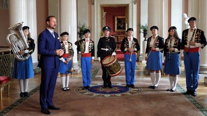 Hans Kongelige Høyhet Kronprins Haakon skal åpne Musikkorpsenes år 2018 den 1. januar. Her fra innspilling av åpningsfilmen. 