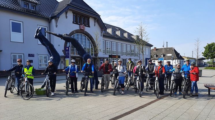 Die Gruppe vor dem Start am Bahnhof in Haltern am See. Foto: Ruhr Tourismus
