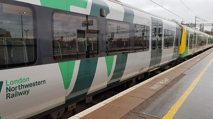 Additional carriages for busy commuter services at Apsley and Kings Langley