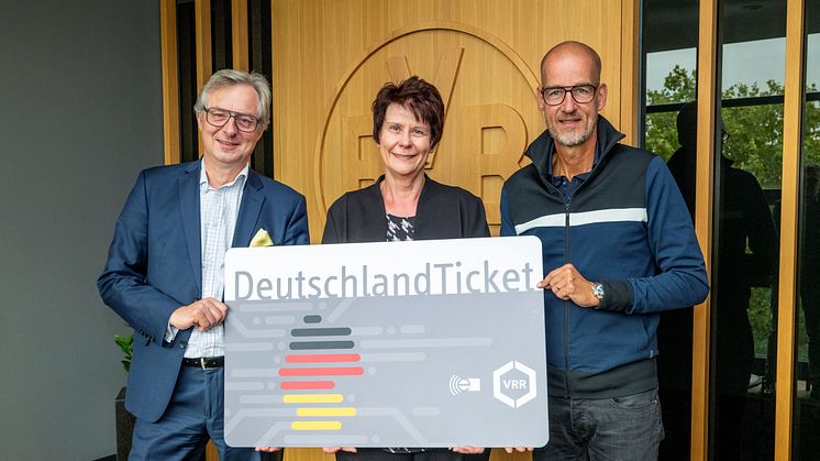 Ulrich Jaeger (Verkehrsvorstand DSW21), Andrea Engelke (DSW21, Leiterin Marketing & Kundenmanagement) und BVB-Geschäftsführer Carsten Cramer. (Foto: BVB / Alexandre Simoes)