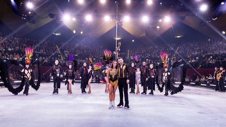 Sarah Lombardi feiert emotionalen letzten Auftritt bei HOLIDAY ON ICE Produktion SHOWTIME in Berlin