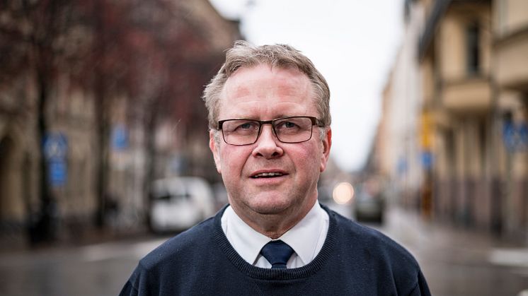 Per-Uno Åslund, biträdande chef för Frälsningsarméns sociala division, uppmuntrar fler att avstå från alkohol i jul. Foto: Jonas Nimmersjö