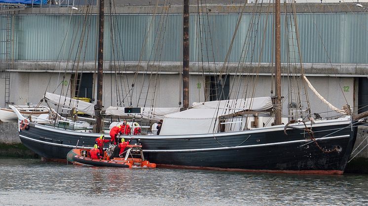 En FRB var klar til at fragte Fulton-eleverne over til 'Esvagt Carpathia'.