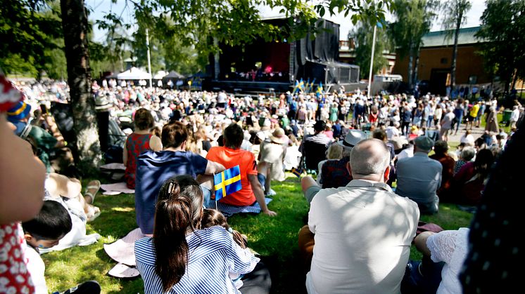 Folkfest med Nationaldagsfirande och gratiskonsert på Sandgrundsudden 5-6 juni.