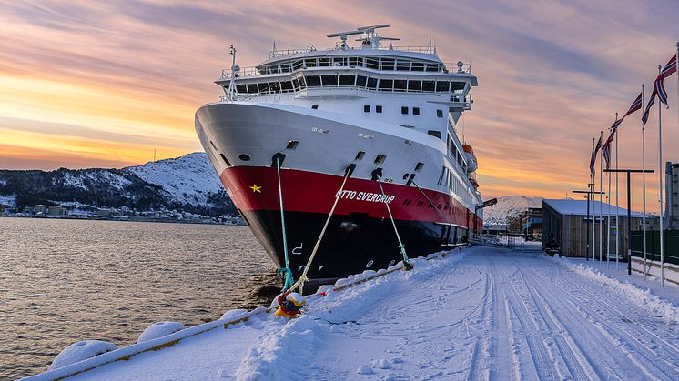 OS-alesund_Norway_HGR_151078_Photo_Jan_Hvizdal_Hurtigruten