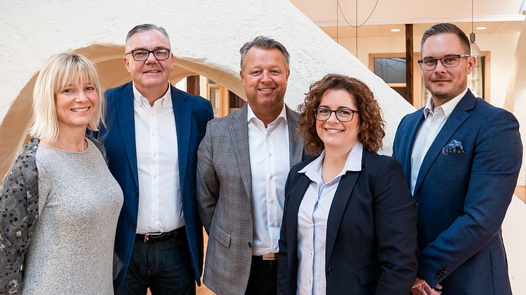 – In Skövde we can serve local clients and meet candidates with very professional recruitment consultants, says Susanne Hjälmered (to the left), next to her Stefan Larsson, Magnus Fagerberg, Petra Sivefäldt and Thomas Gustavsson.
