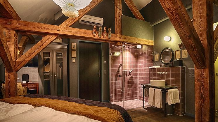 Bedroom beams at Spedition Hotel & Restaurant, Thun, Switzerland - design by Stylt