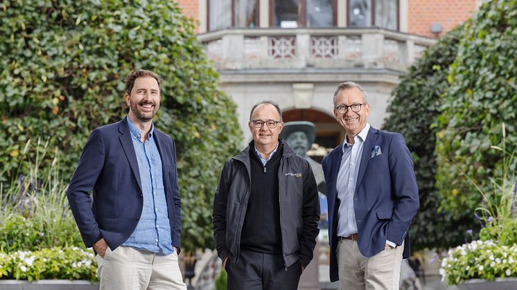 På plats tillsammans i Umeå: Adis Cengic, project director clean energy på Mana, med Jan Ridfeldt, vd på Umeå Energi, samt Fredrik Lundberg, vd och koncernchef på Umeå kommunföretag.