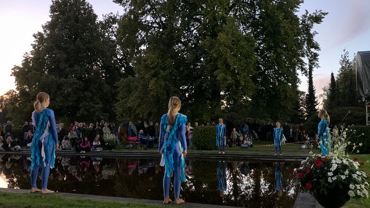 Från 16 maj kan ett nytt evenemangsbidrag börja sökas i Sunne. Bidragen ska förmera besöksnäringens egna satsningar, stimulera till att ännu fler evenemang görs i samverkan och förlänga säsongen. Bilden: fasadshowen i Rottneros park september 2021.